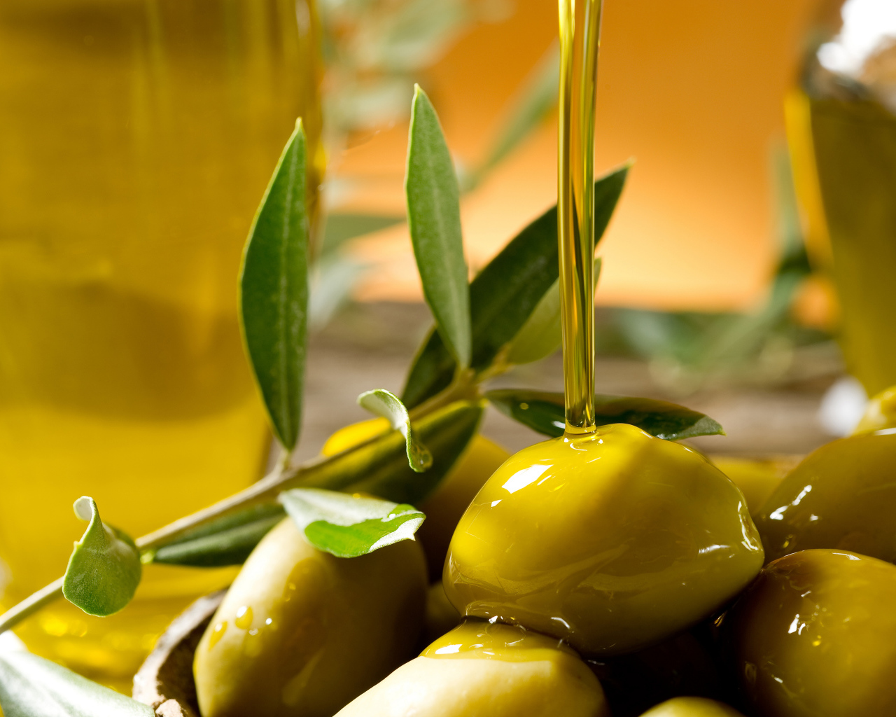 Зеленые оливки с оливковым маслом