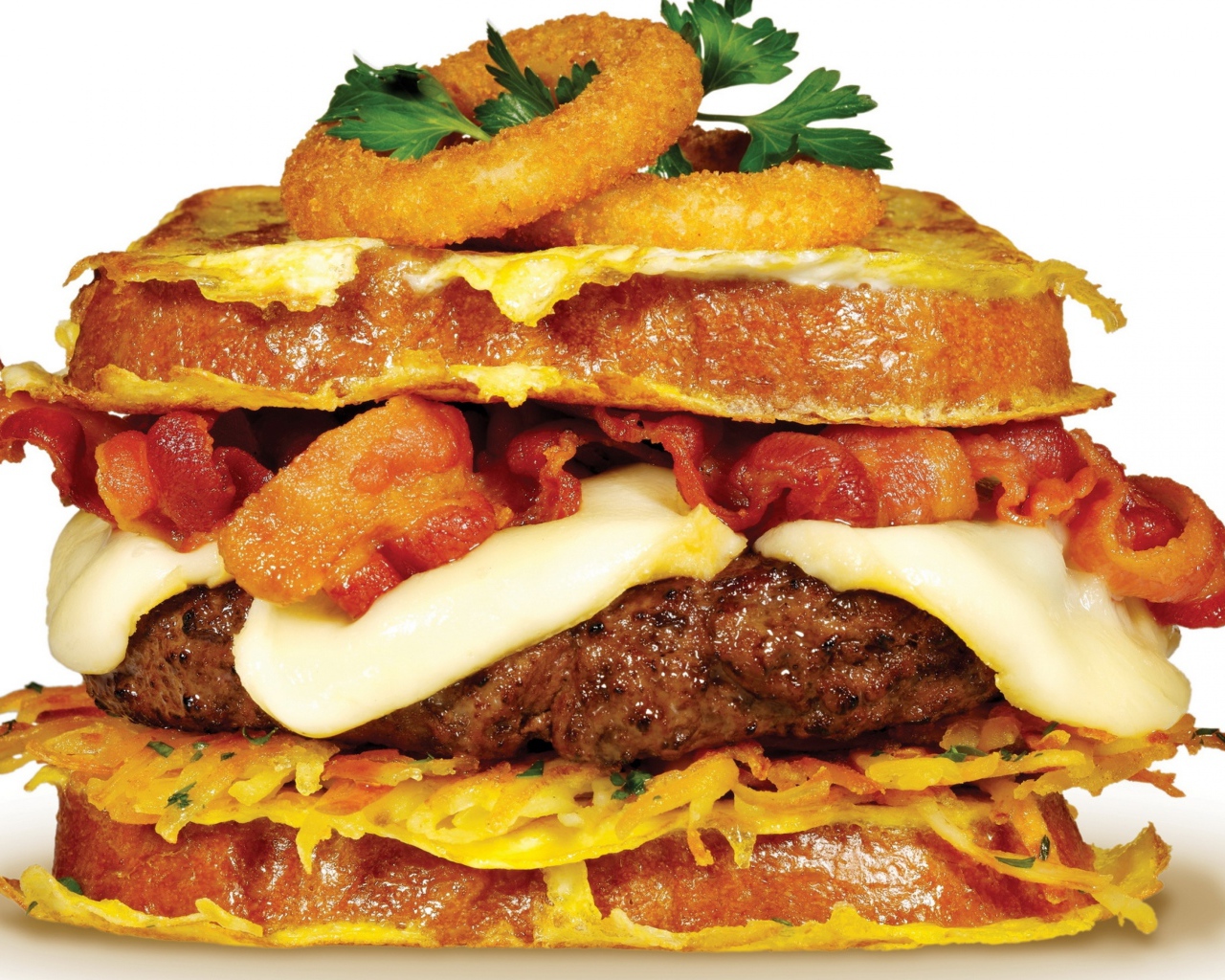 Сытный бургер с котлетой на белом фоне