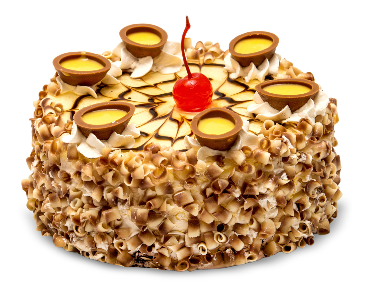 Аппетитный торт с шоколадом и вишней на белом фоне  