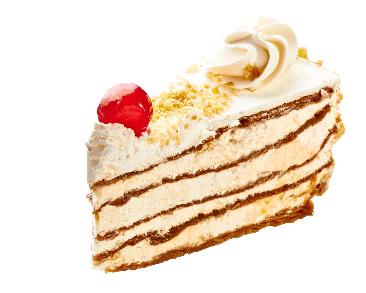 Пирожное с кремом и вишней на белом фоне