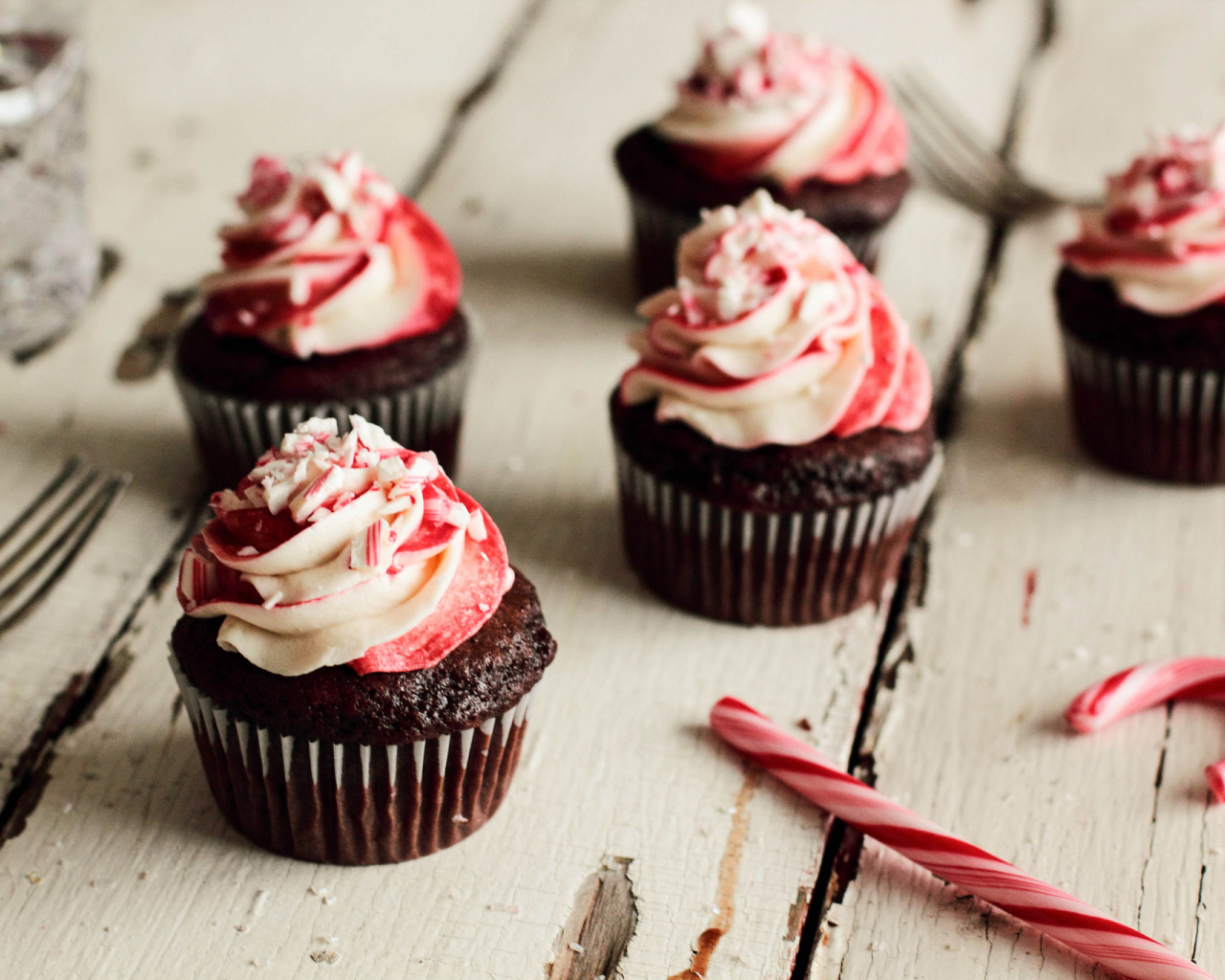 Шоколадные капкейки с кремом