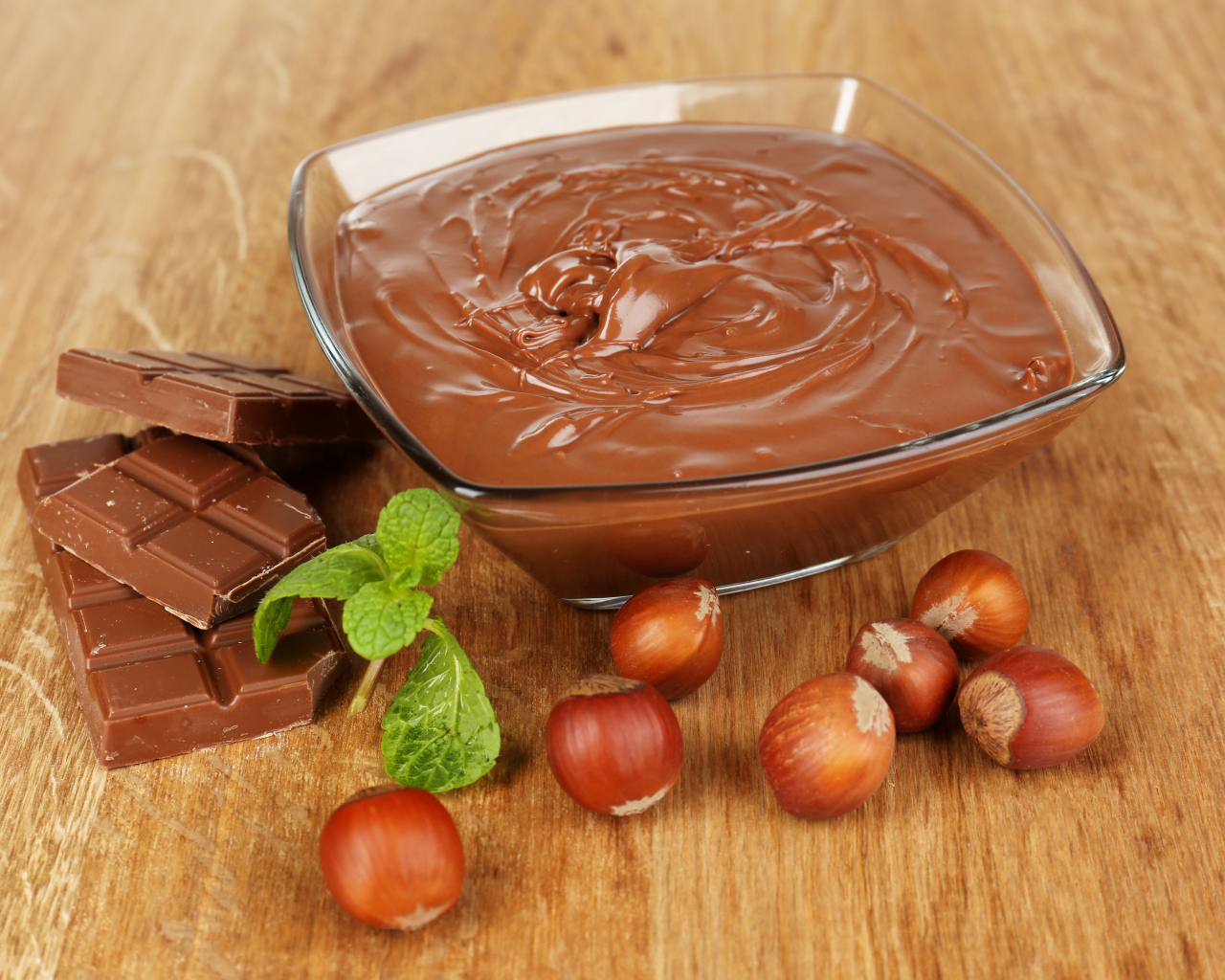 Молочный шоколад с лесными орехами