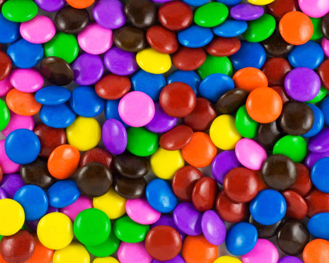 Разноцветные маленькие конфеты 