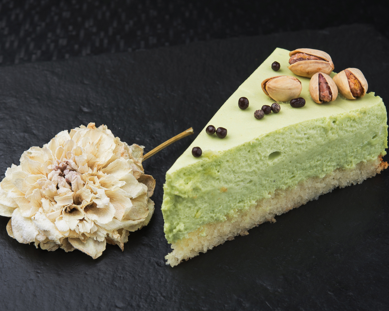 Фисташковый торт с орехами 