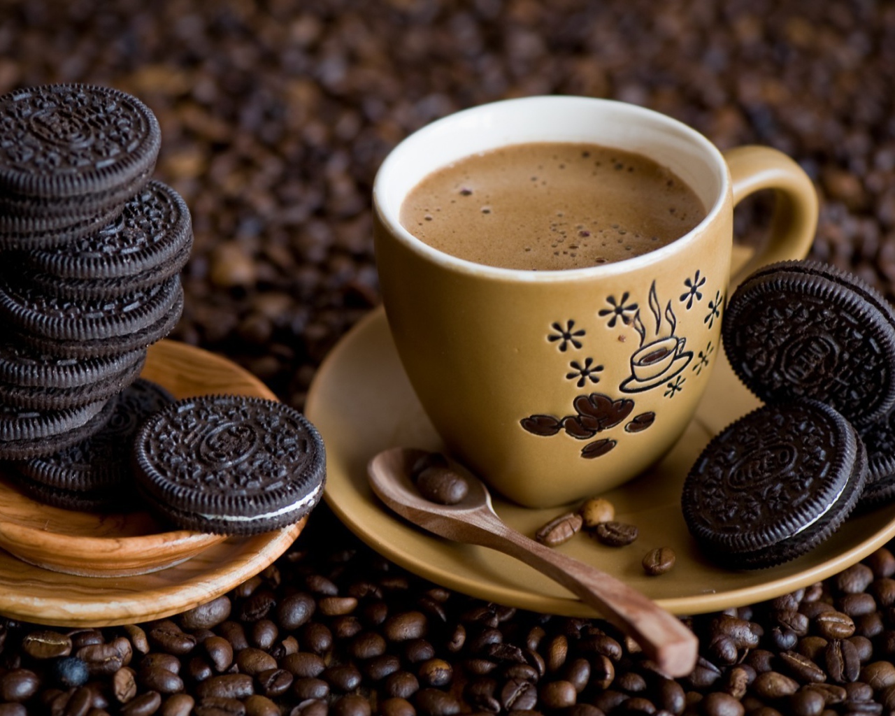 Чашка кофе с печеньем Орео 