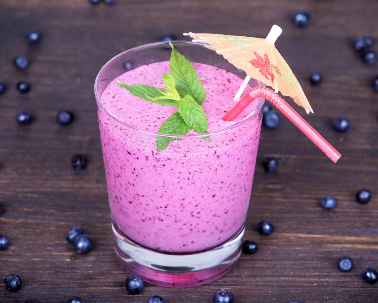 Черничный коктейль с мятой