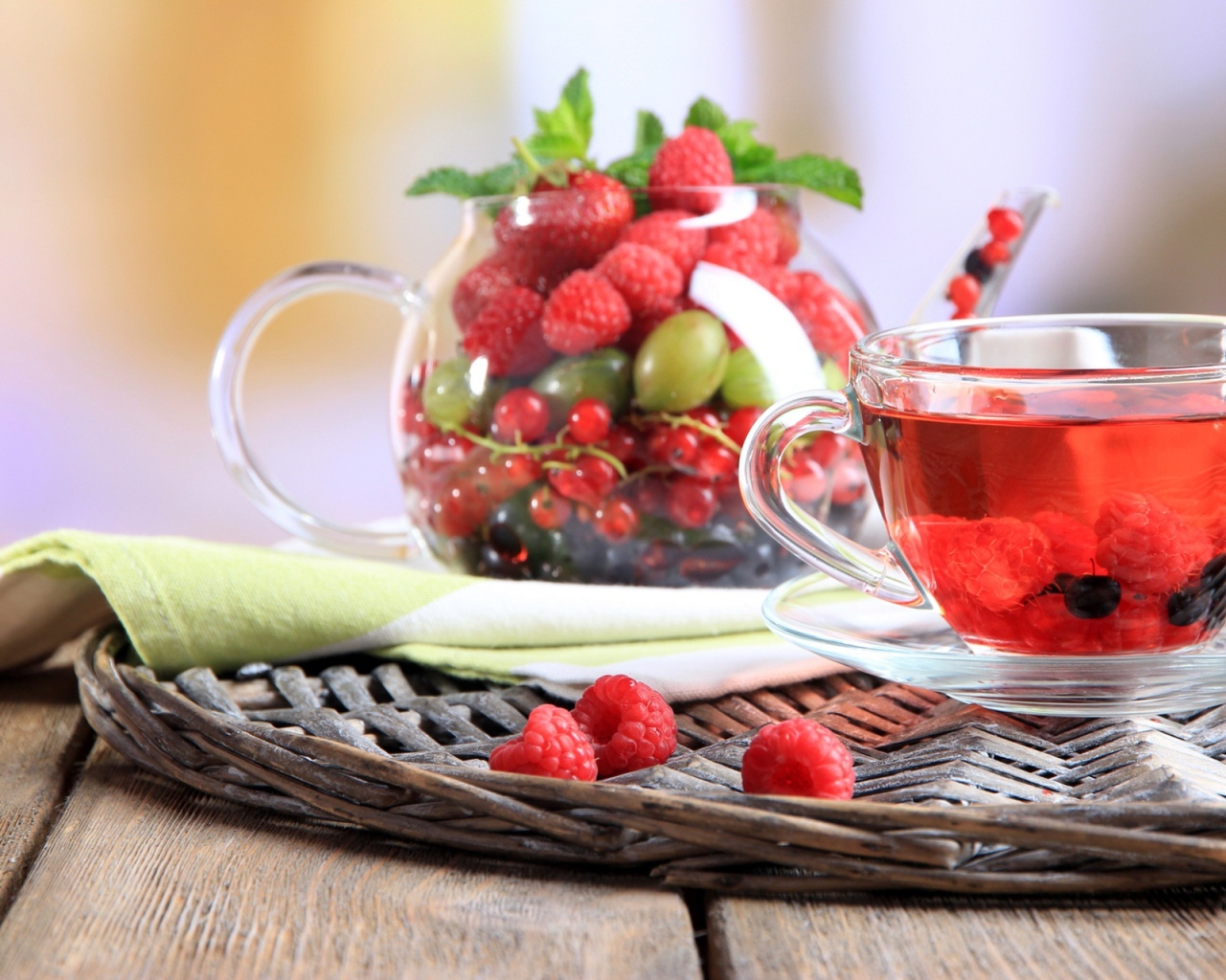 Ароматный фруктовый чай с малиной 