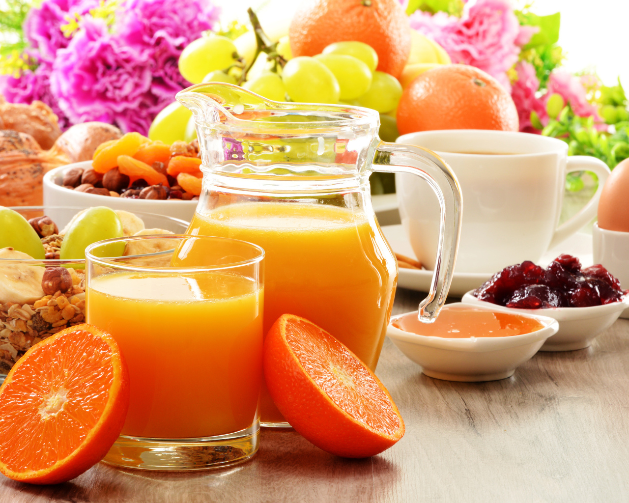 Свежевыжатый апельсиновый сок на завтрак 