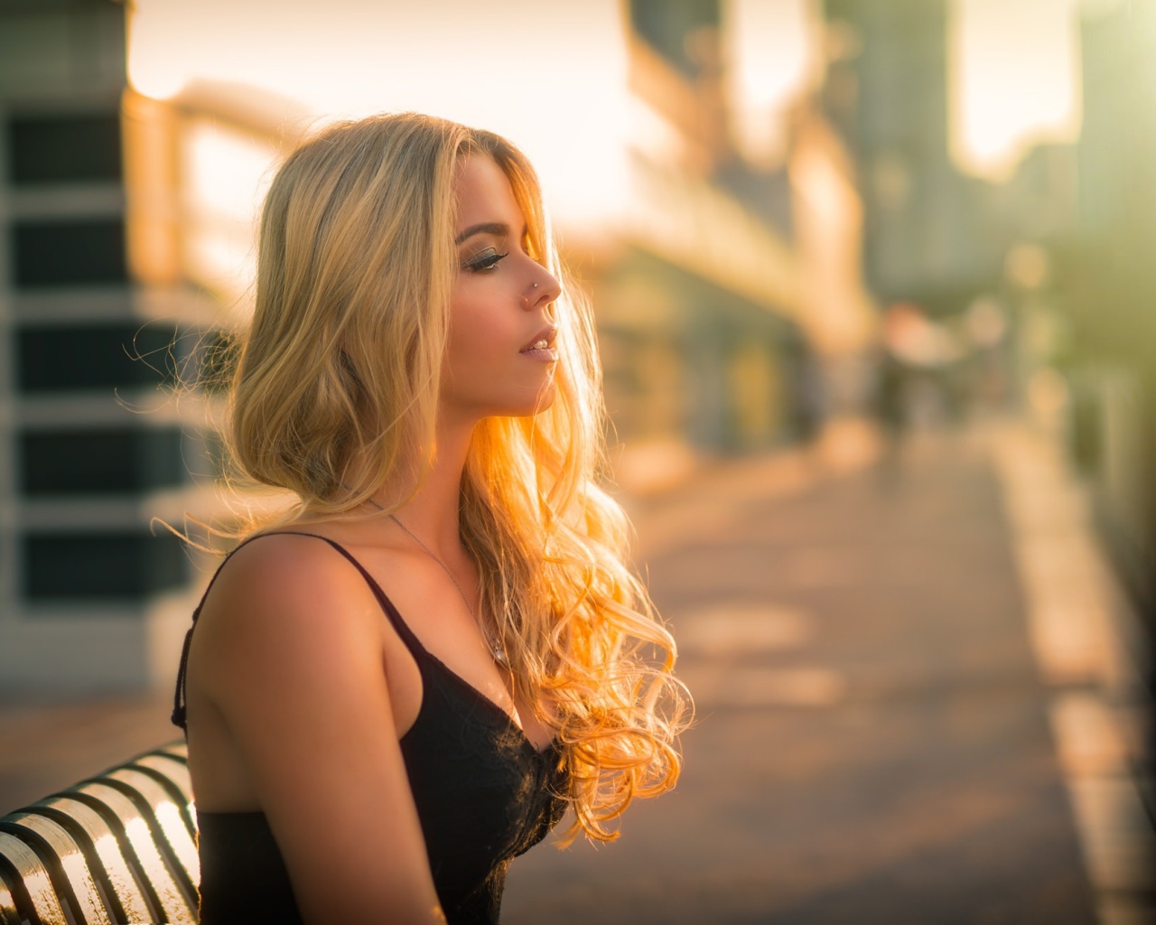 Красивая светловолосая девушка модель 