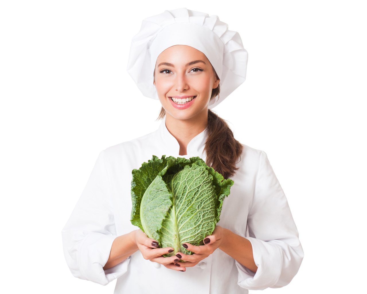 Красивая девушка повар с зеленой капустой в руках