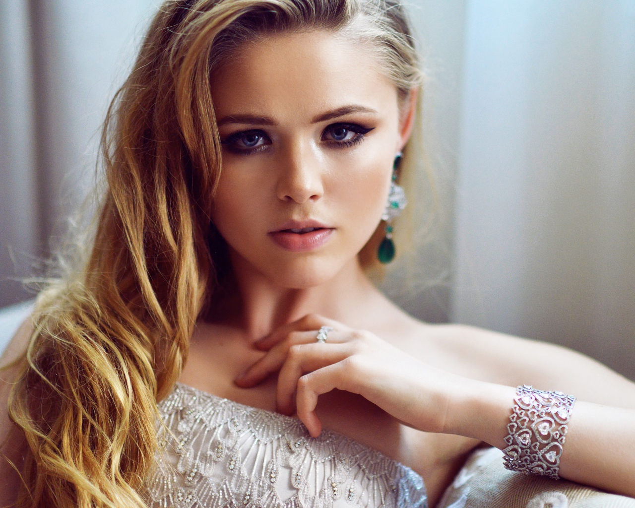 Красивая блондинка модель Кристина Базан