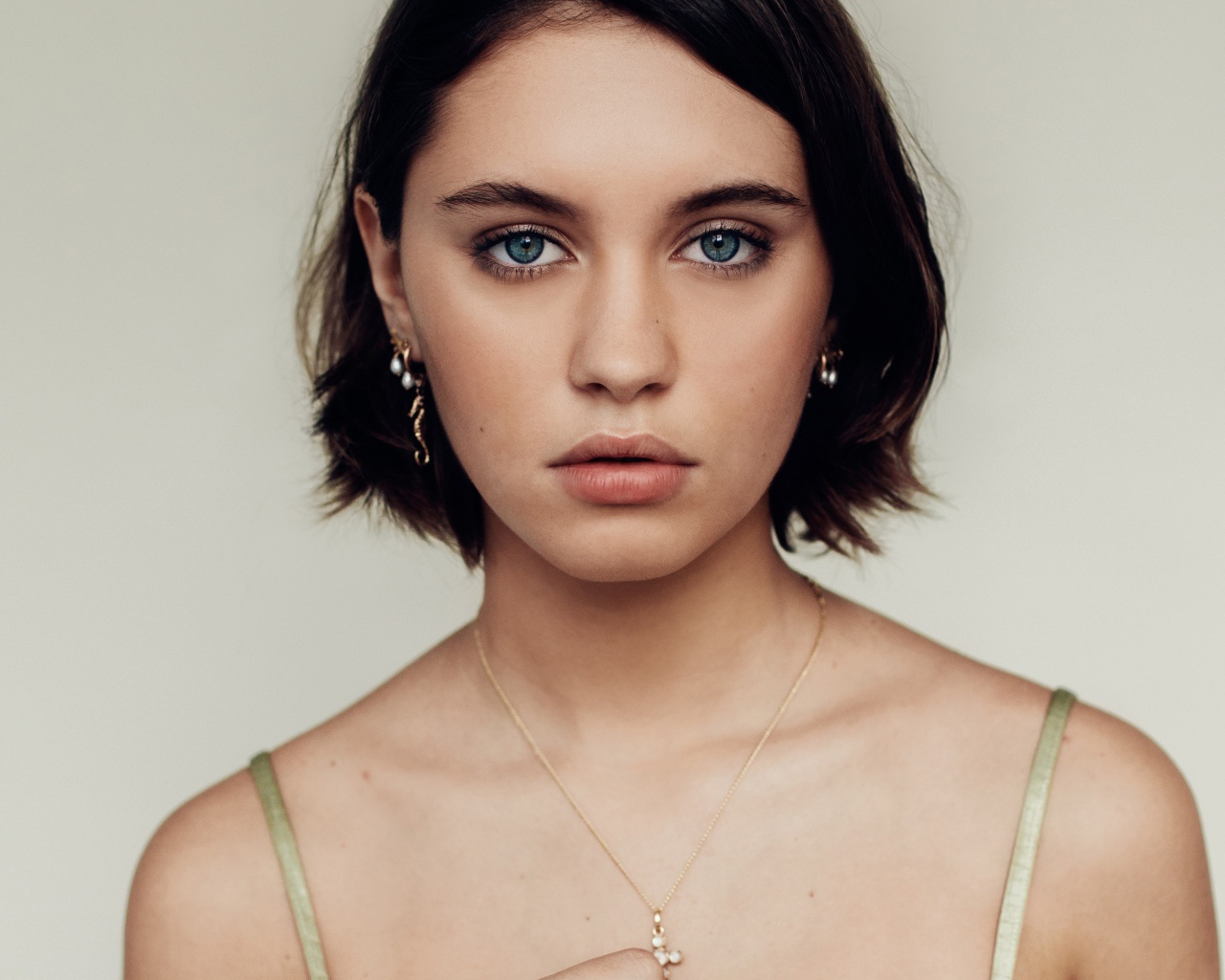 Красивая девушка, английская модель Айрис Лоу