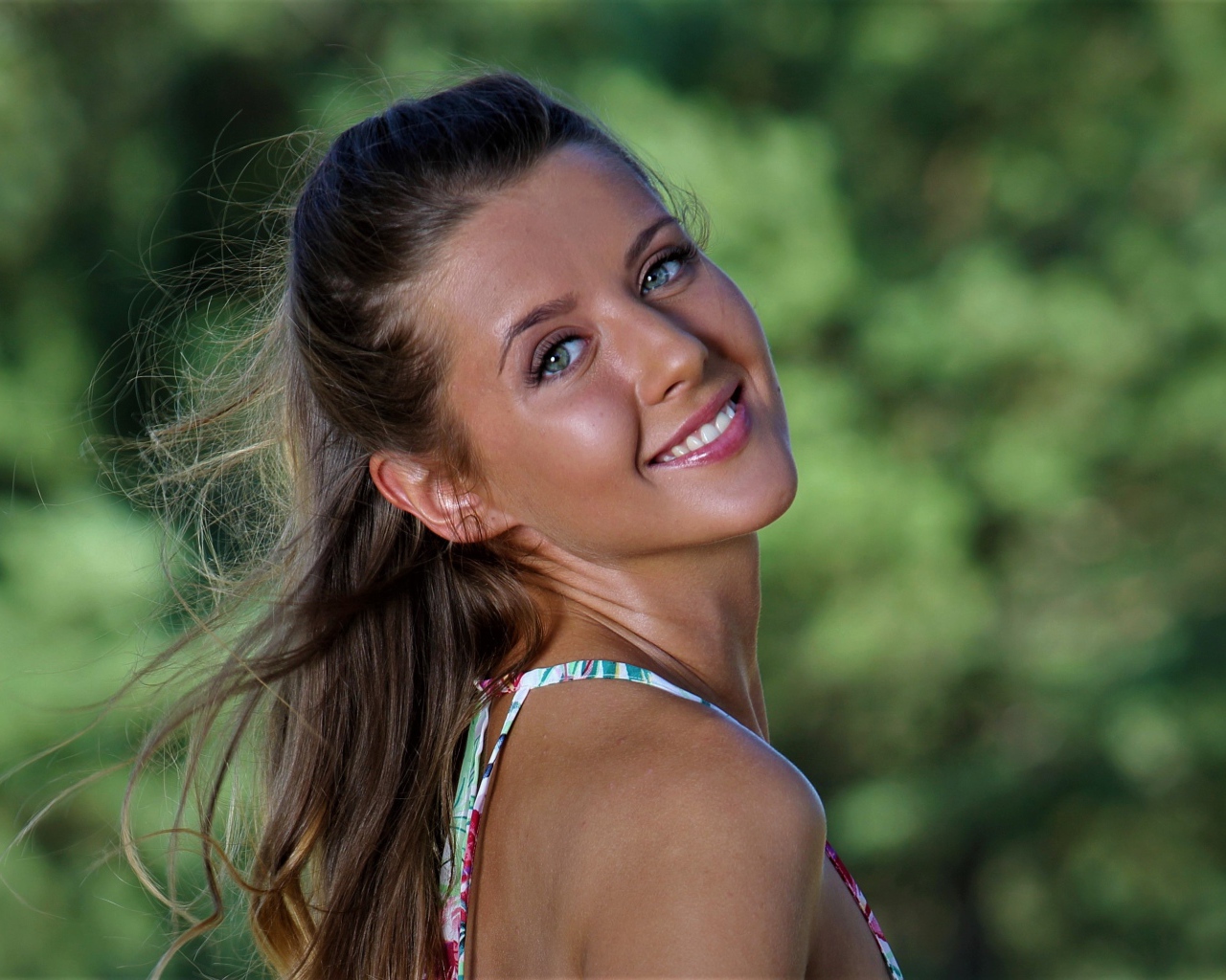 Красивая улыбающаяся девушка модель Sybil A