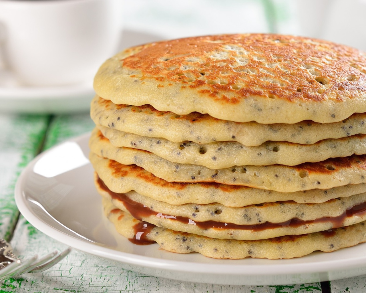 Стопка аппетитных блинов на Масленицу 