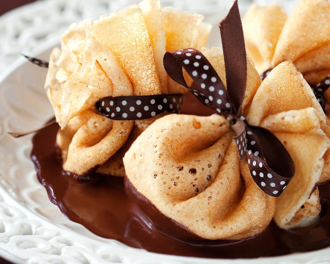 Мешочки из блинов в шоколаде на Масленицу 