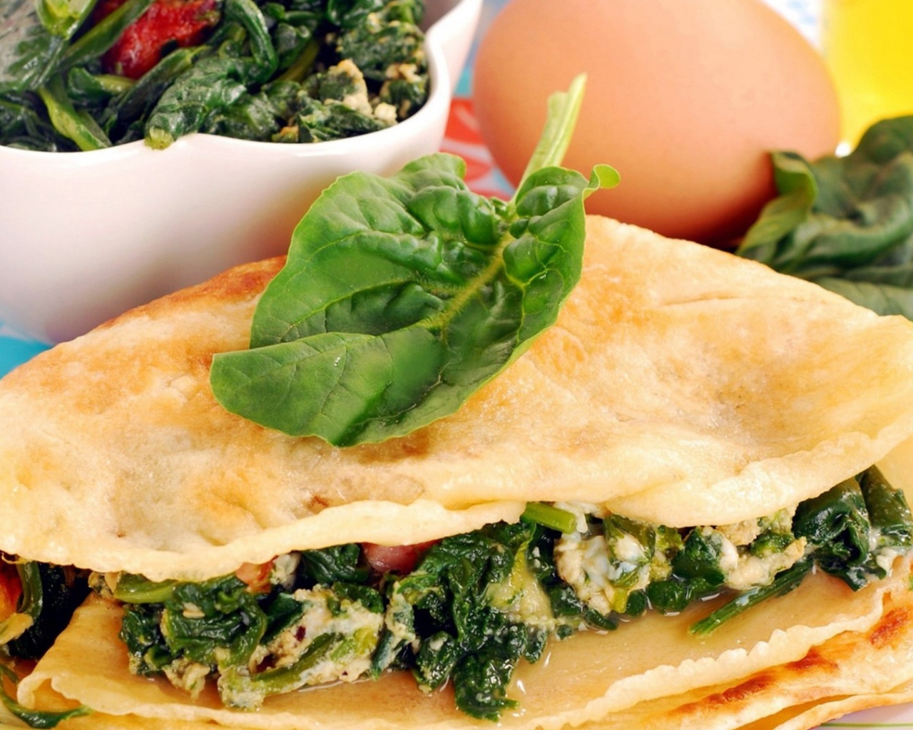 Аппетитные блинчики с зеленью на Масленицу 