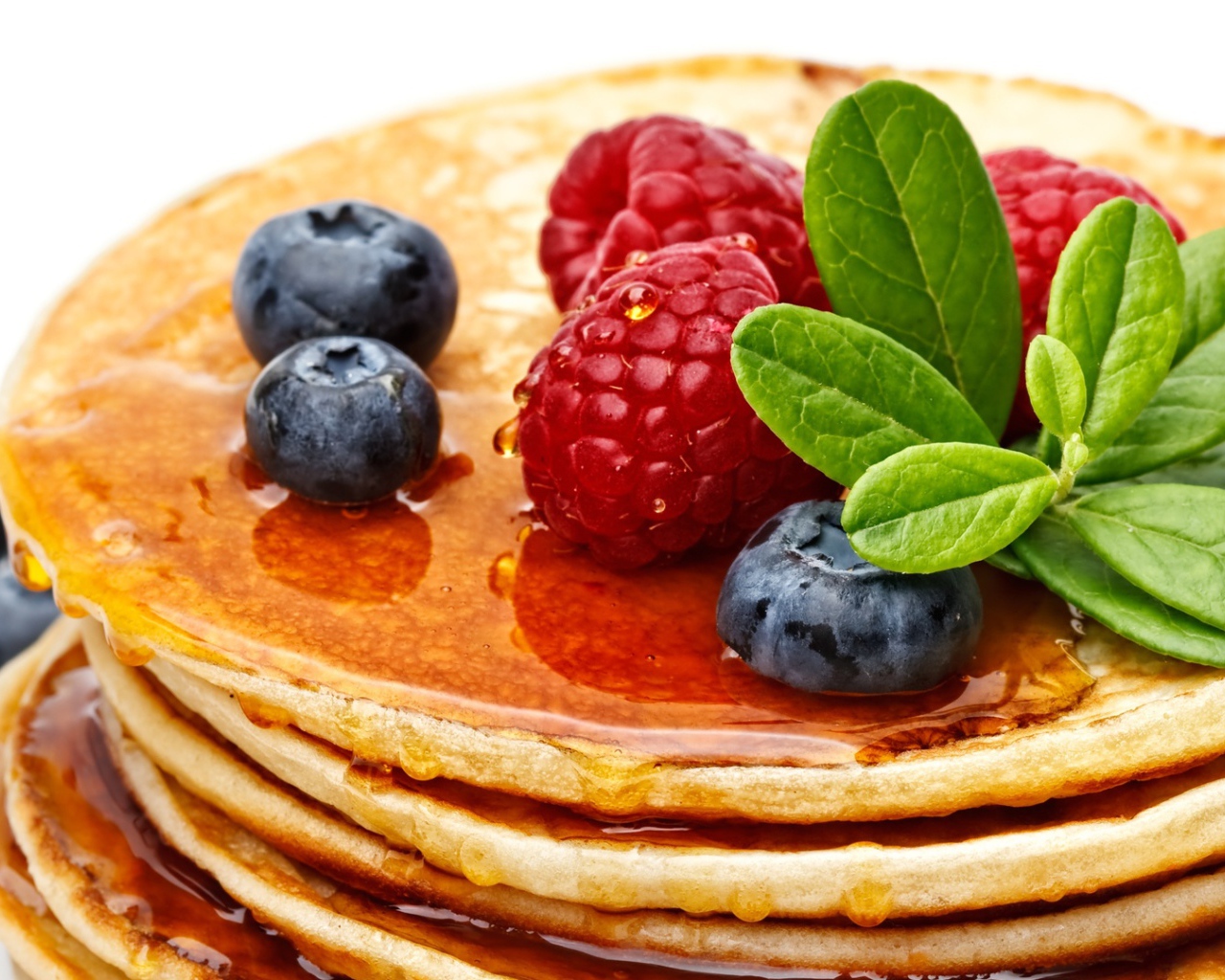 Блины с ягодами на Масленицу 2017 