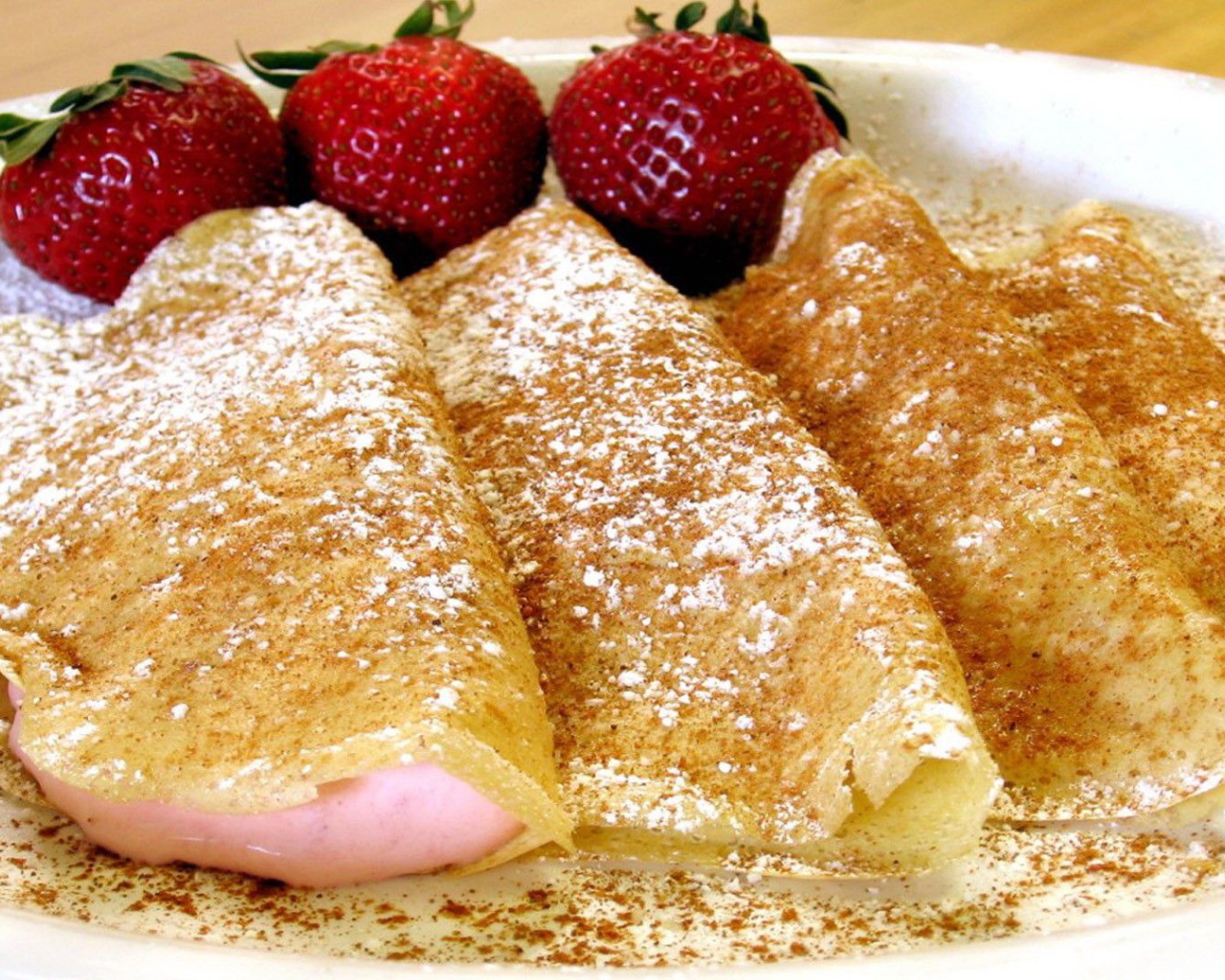 Блинчики с клубникой на Масленицу 