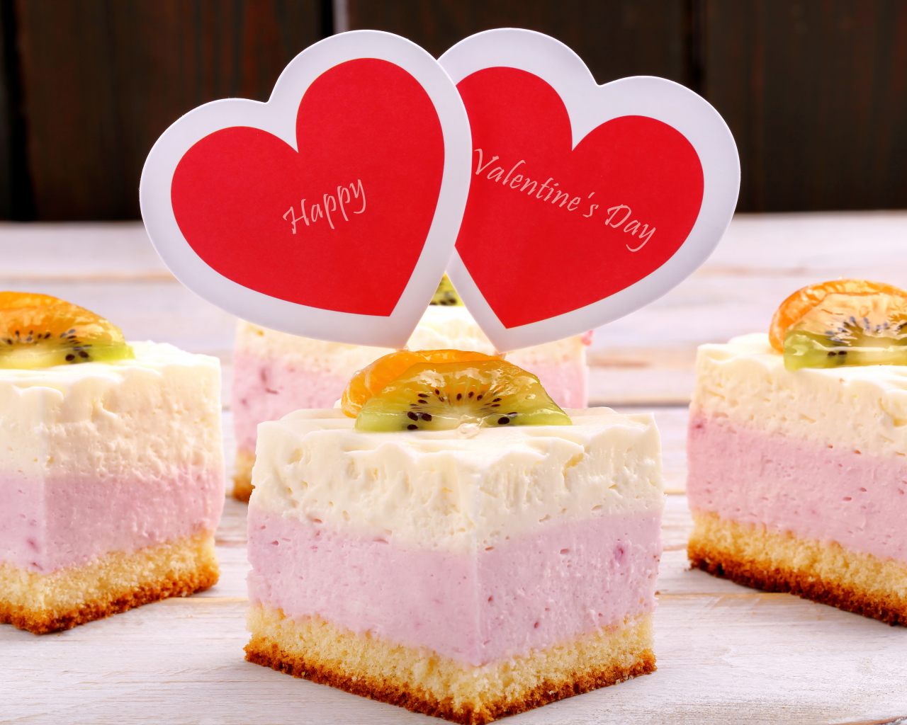 Аппетитные пирожные с сердечками на День Святого Валентина