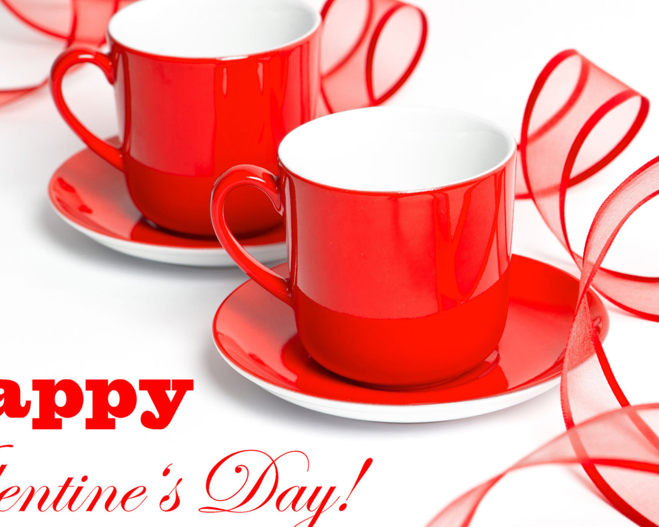 Красные чашки для влюбленных ко Дню Святого Валентина 