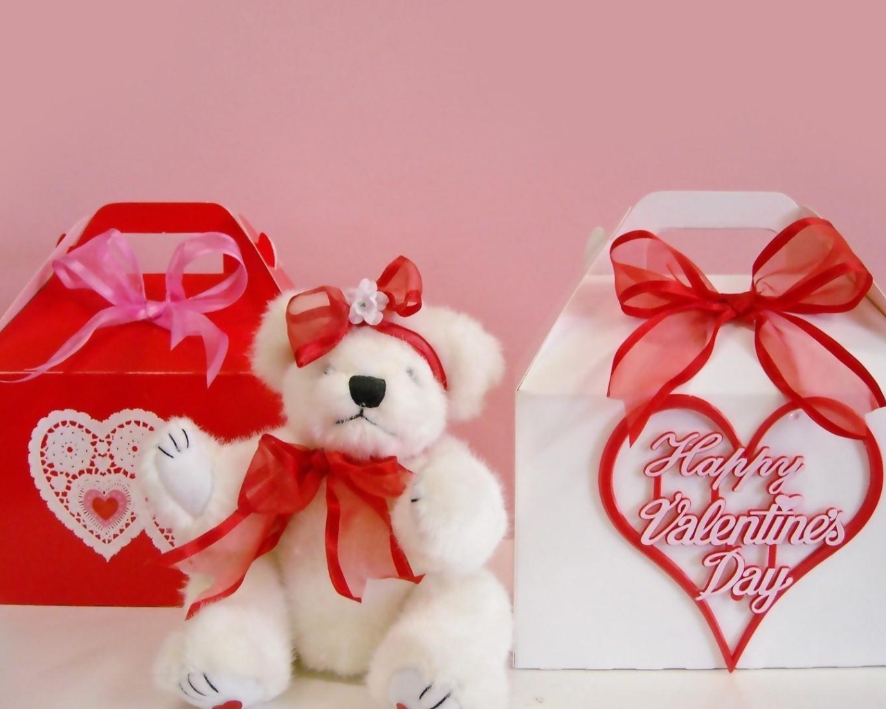 Плюшевый мишка  подарок на День Святого Валентина 