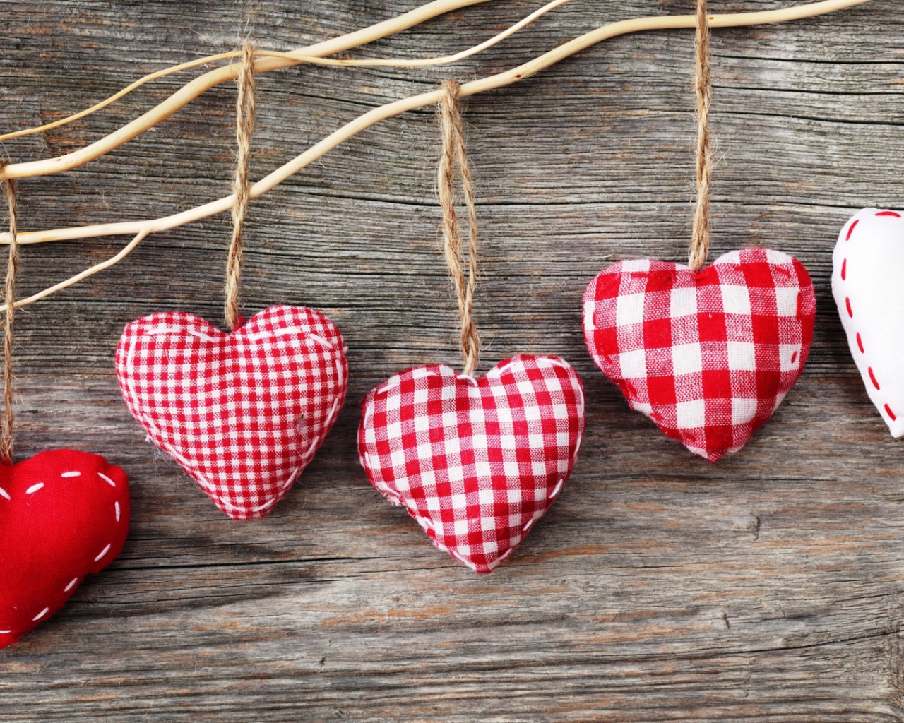 Красивые сердечки из ткани 