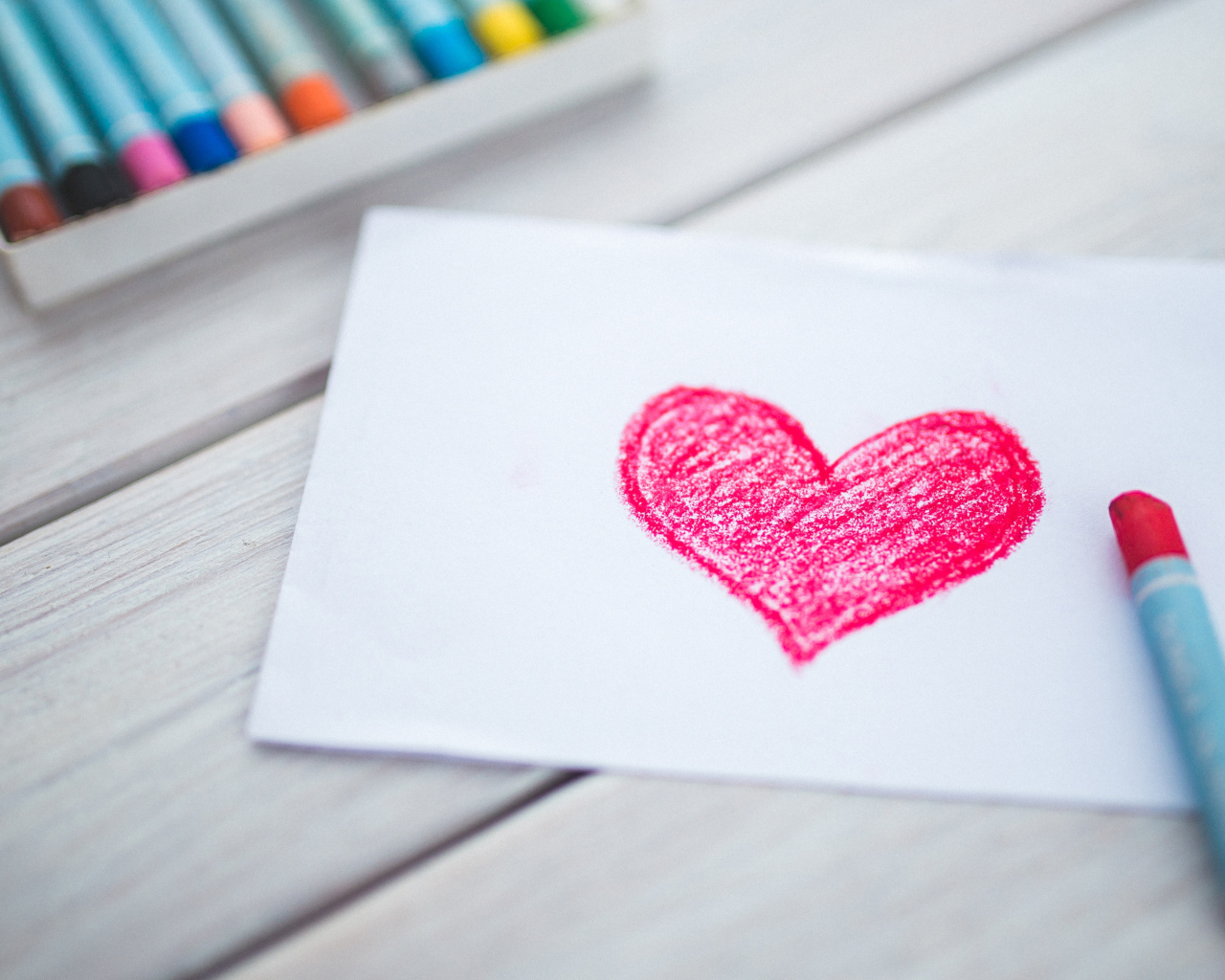 Нарисованное красное сердце