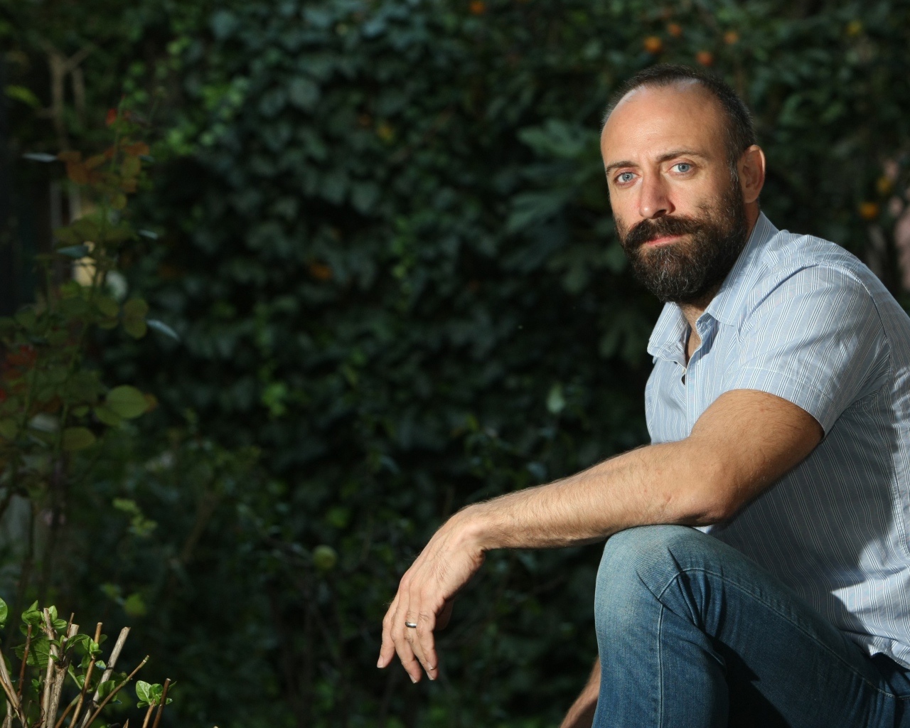 Популярный турецкий актер Халит Эргенч с бородой