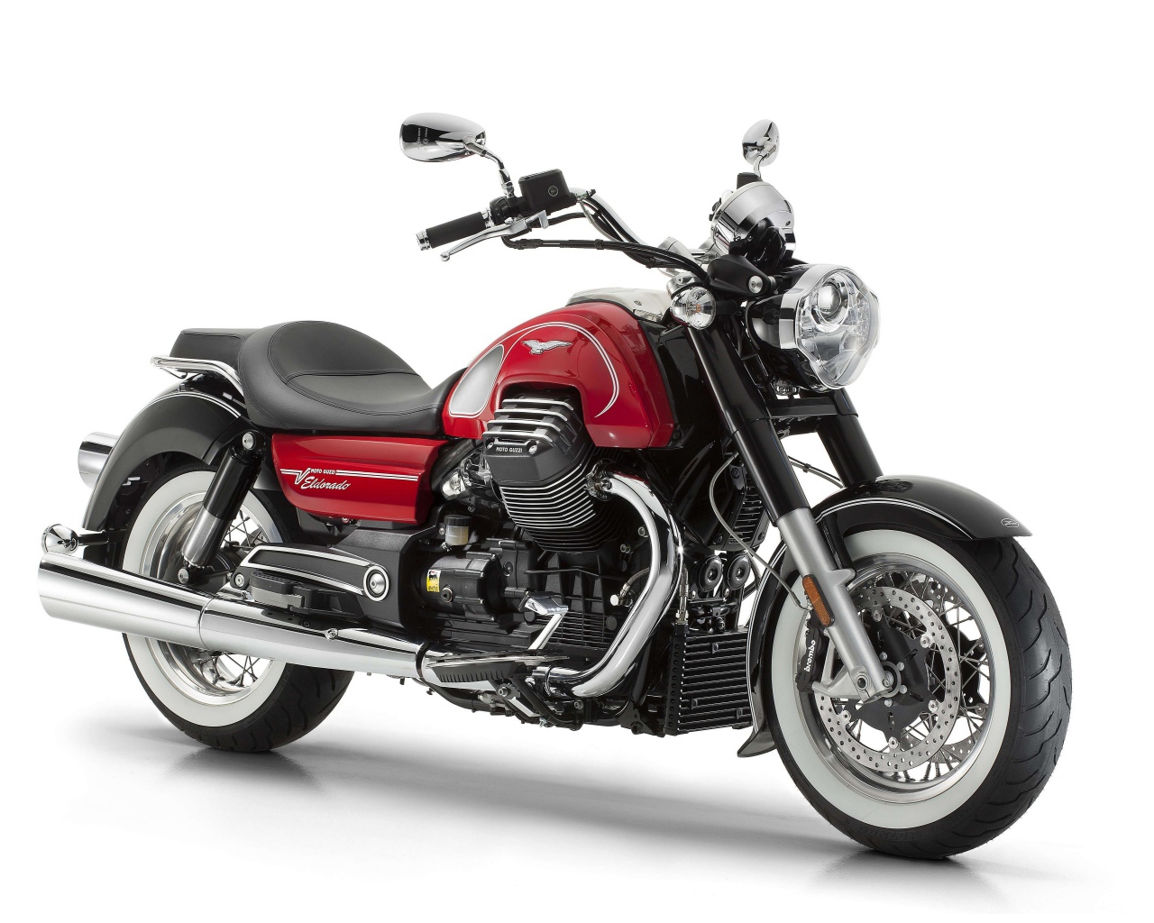 Мотоцикл Guzzi Eldorado на белом фоне