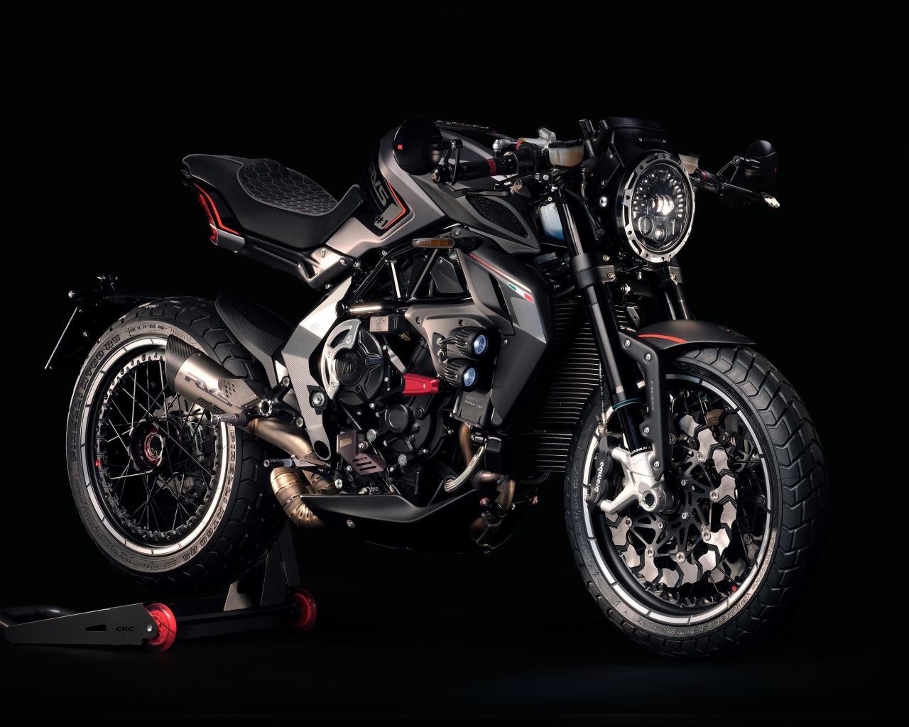 Мотоцикл MV Agusta RVS на черном фоне