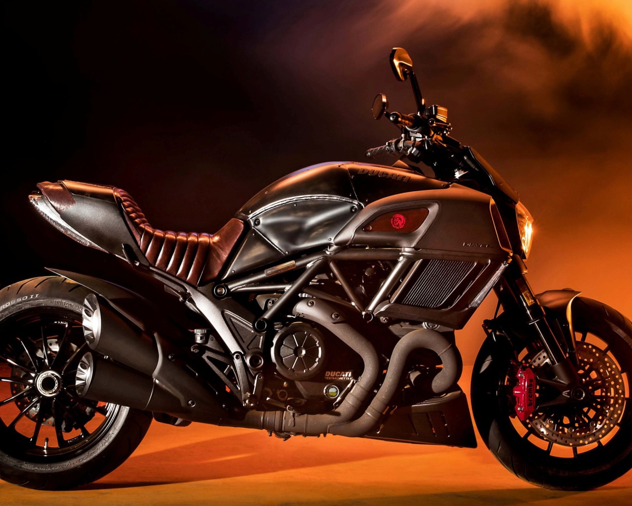 Черный автомобиль Ducati Diavel Diesel 2017 