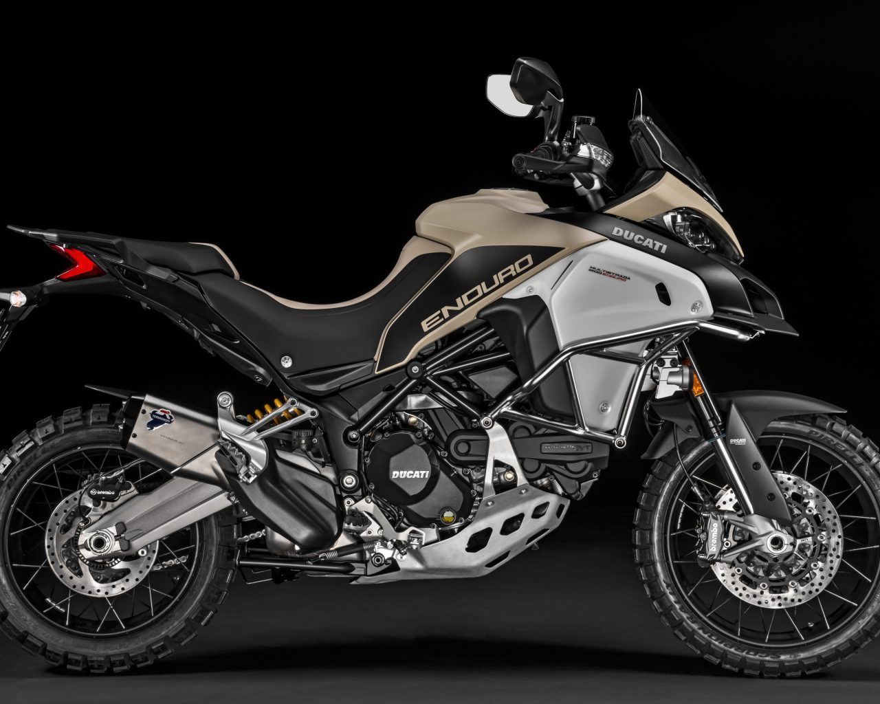 Мотоцикл Ducati Multistrada 1200 Enduro вид сбоку