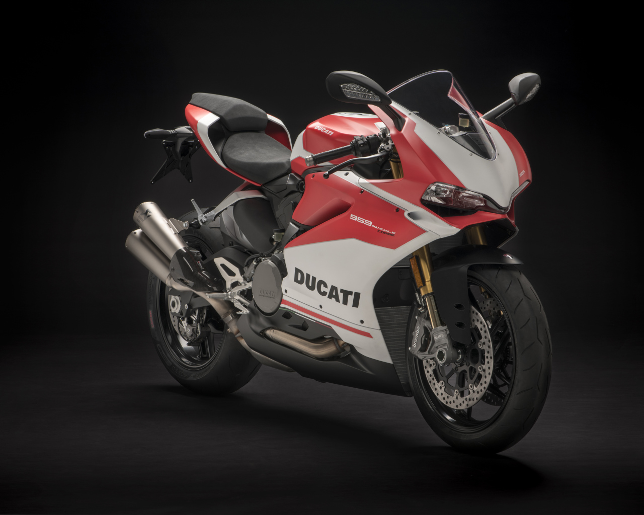Красный мотоцикл  Ducati 959 Panigale Corse, 2018 на черном фоне