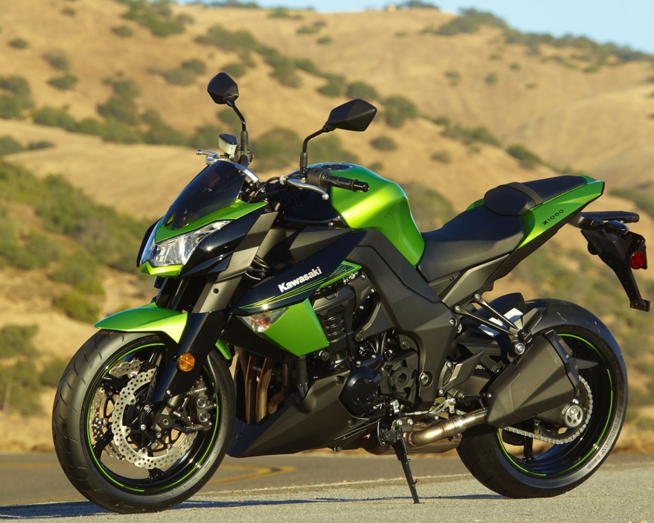 Стильный зеленый мотоцикл Kawasaki z1000 