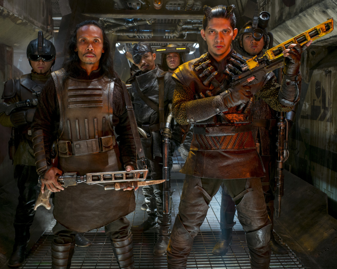 Актеры Ико Ювайс, Яян Рухьян фильм Звёздные войны. Эпизод VII Пробуждение Силы 