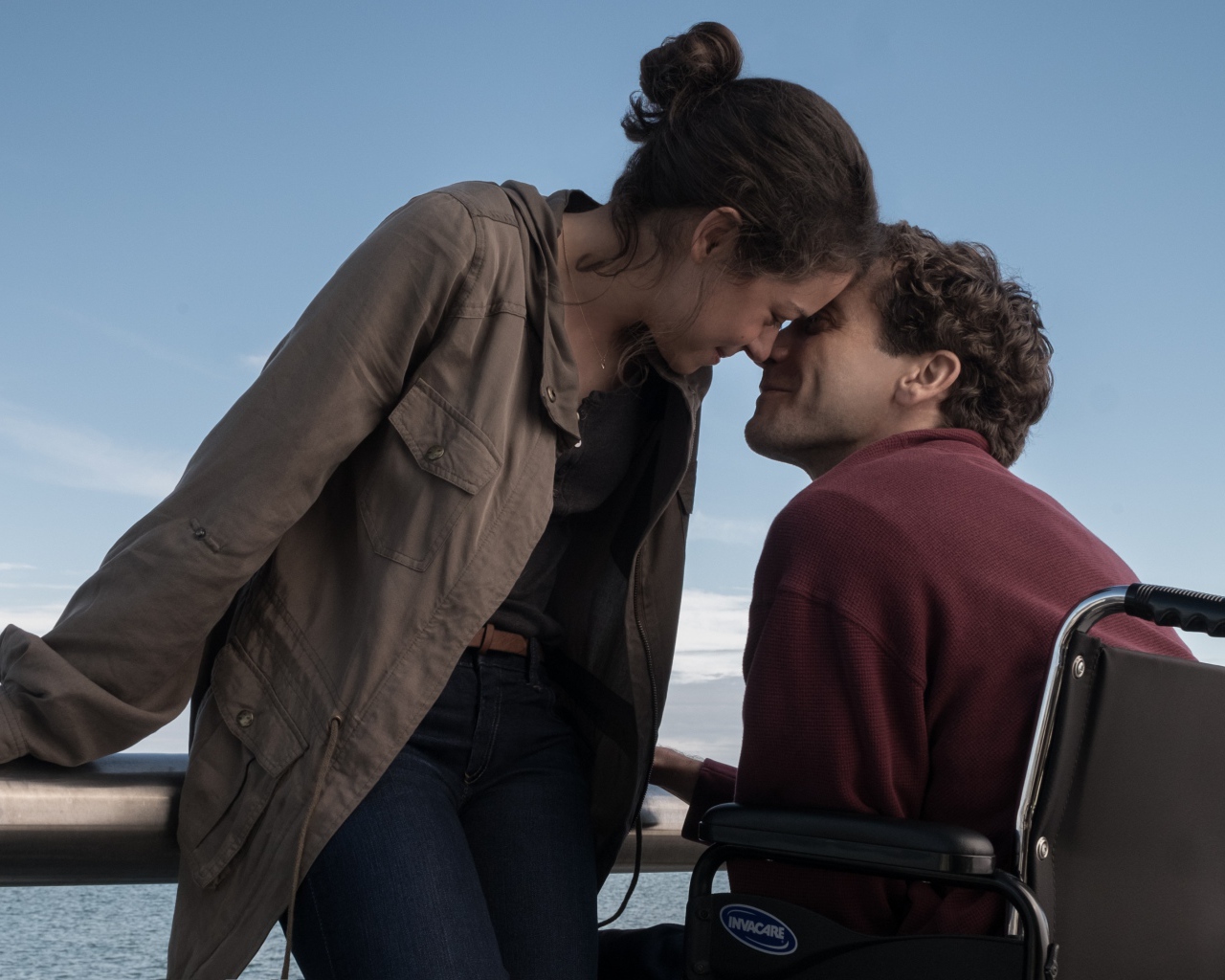 Главные герои фильма драмы  Сильнее, 2017 актеры Джейк Джилленхол и Татьяна Маслани 