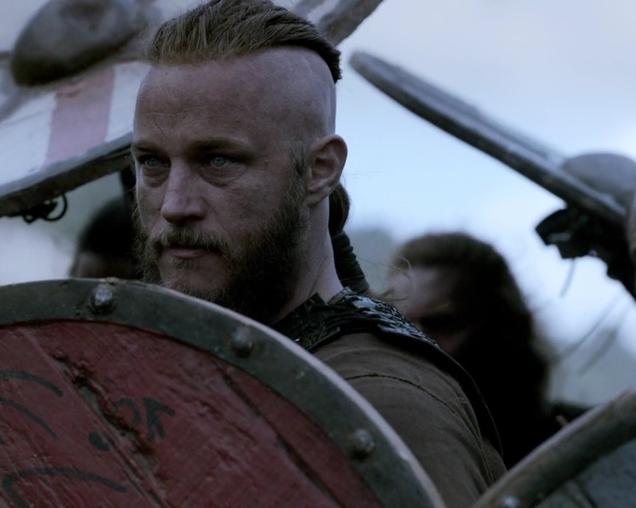 Воин Рагнар Лодброк персонаж сериала Викинги 