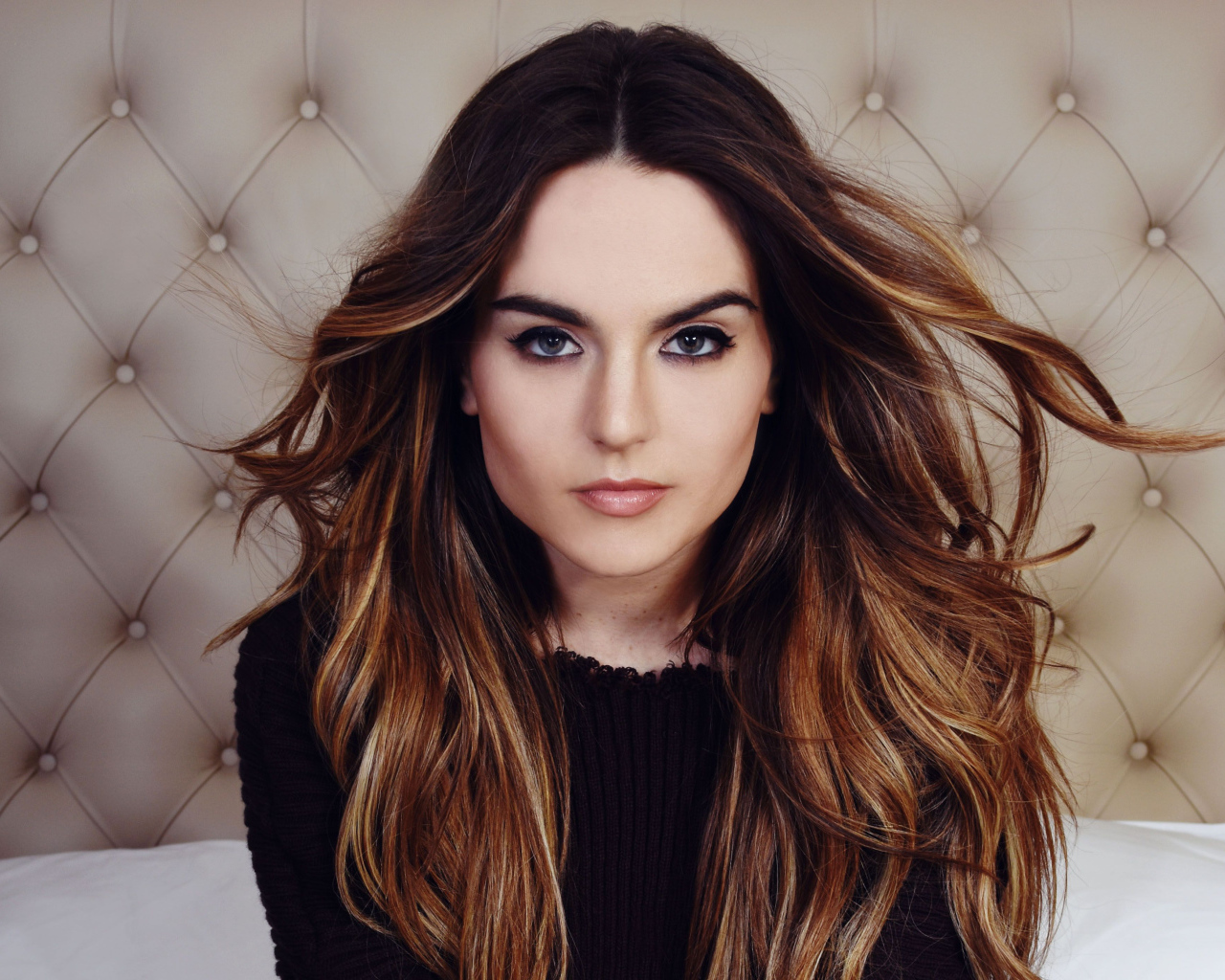 Американская певица Джоджо с длинными волосами