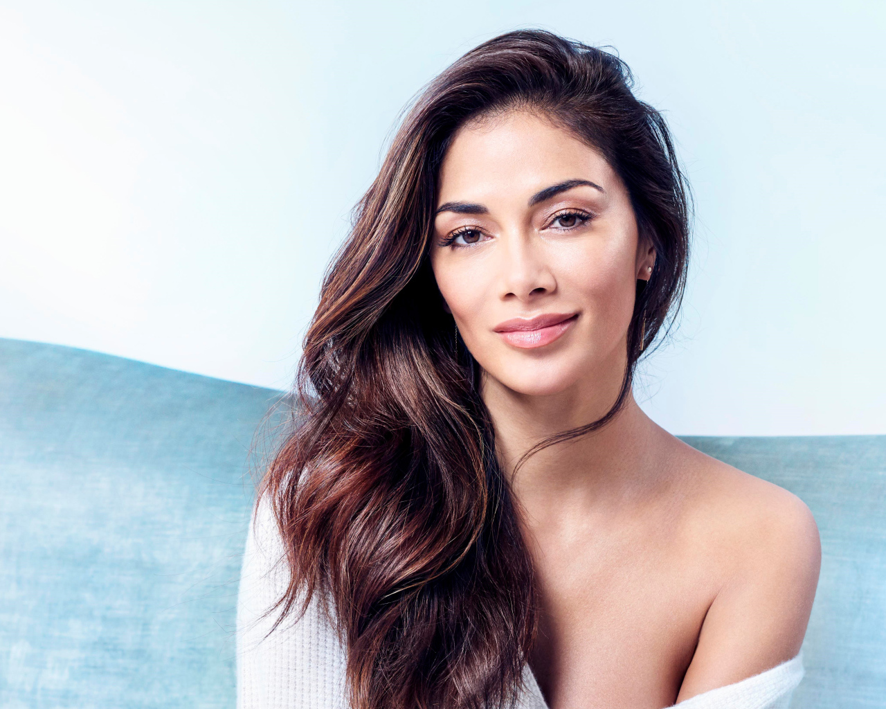 Американская певица брюнетка Николь Шерзингер