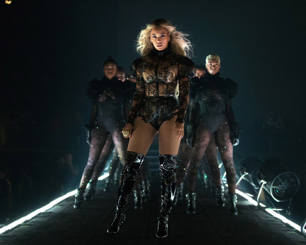 Певица Бейонсе выступление на вручении премии  MTV Europe Music Awards 