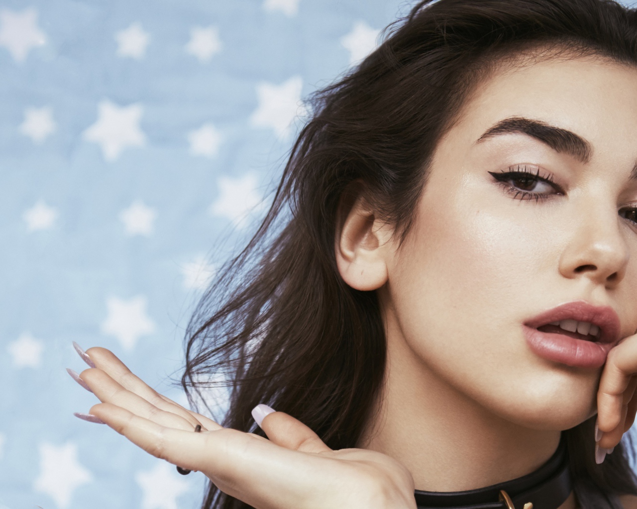 Популярная британская певица Дуа Липа