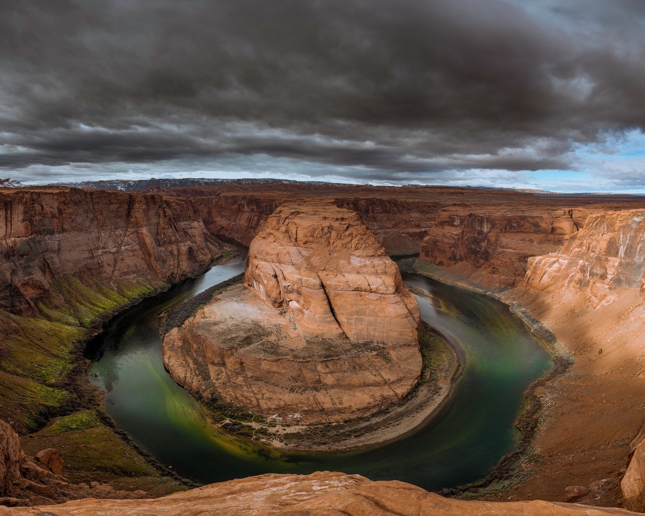 Подковообразный меандр реки Колорадо 