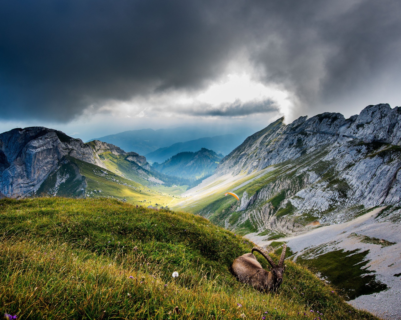 Грозовые облака над горой Пилатус, Швейцария