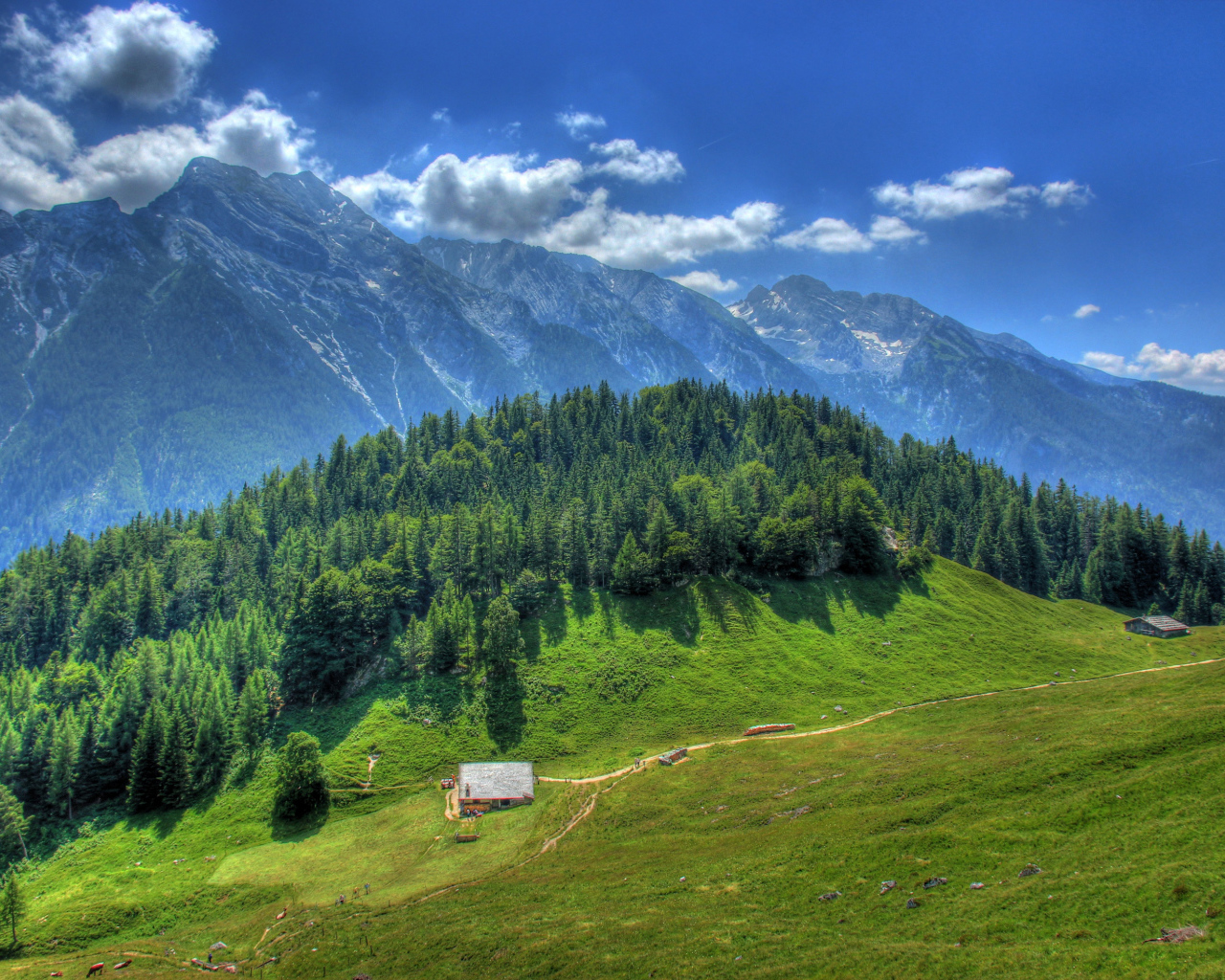 Белые облака над вершинами гор, Германия