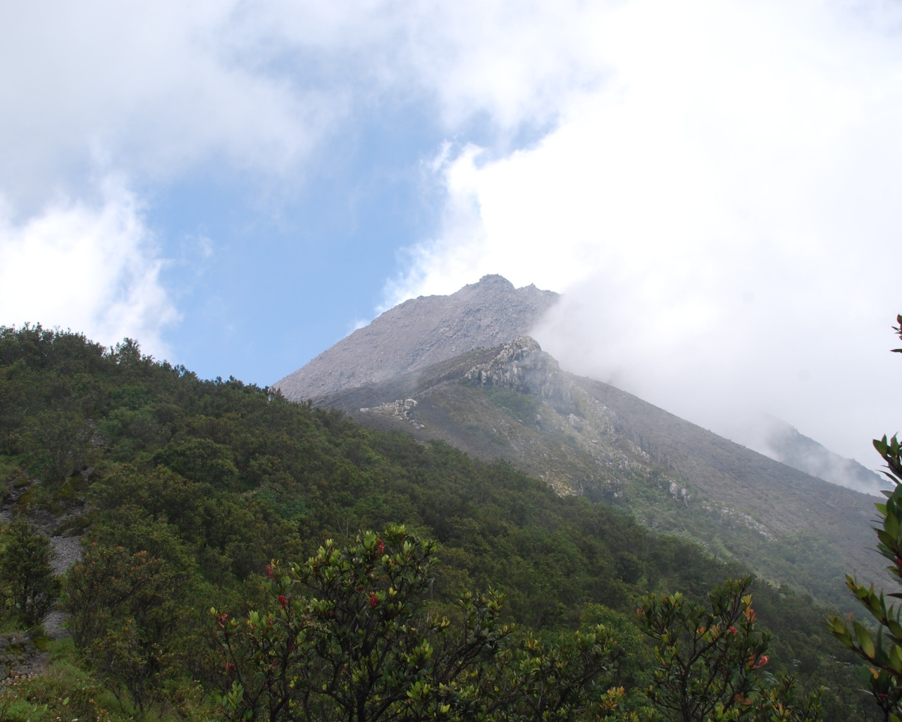 Подъем на вулкан Мерапи, Индонезия 