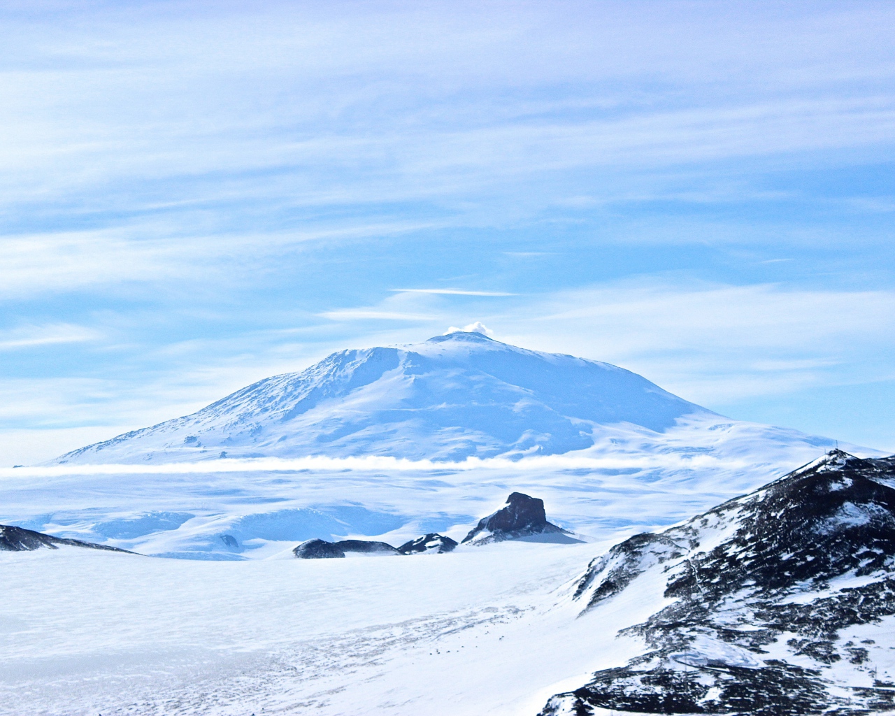 Заснеженный вулкан Эребус, Антарктида