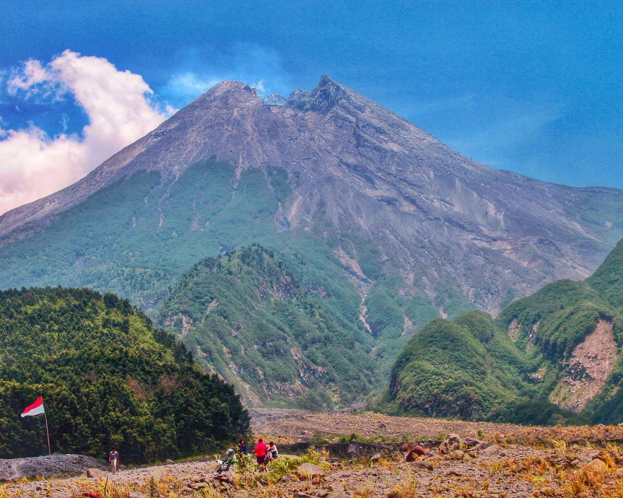 Вид на вулкан Мерапи,  Индонезия 