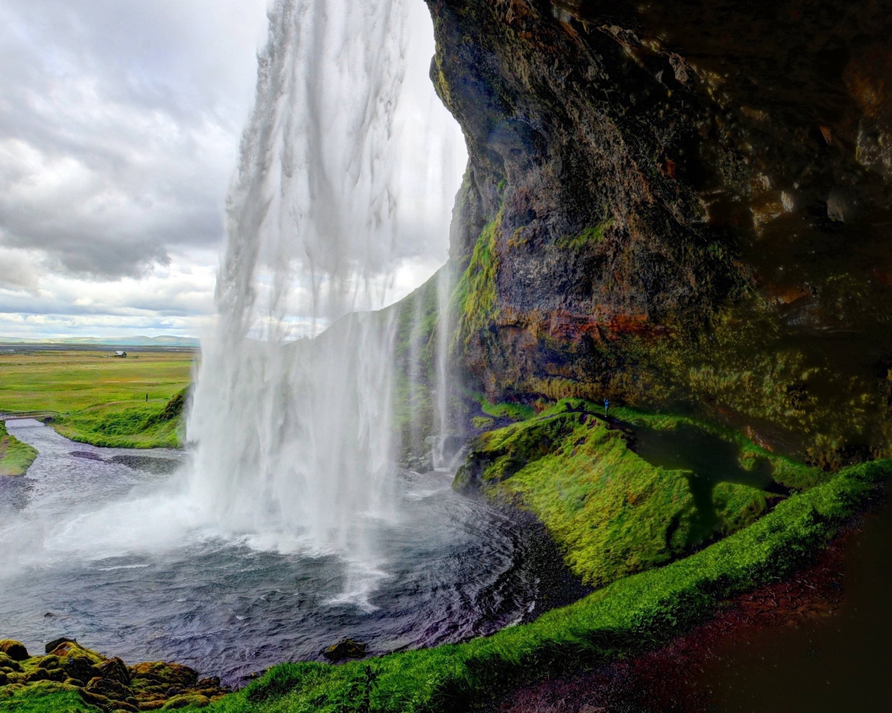Красивый водопад Сельяландсфосс, Исландия