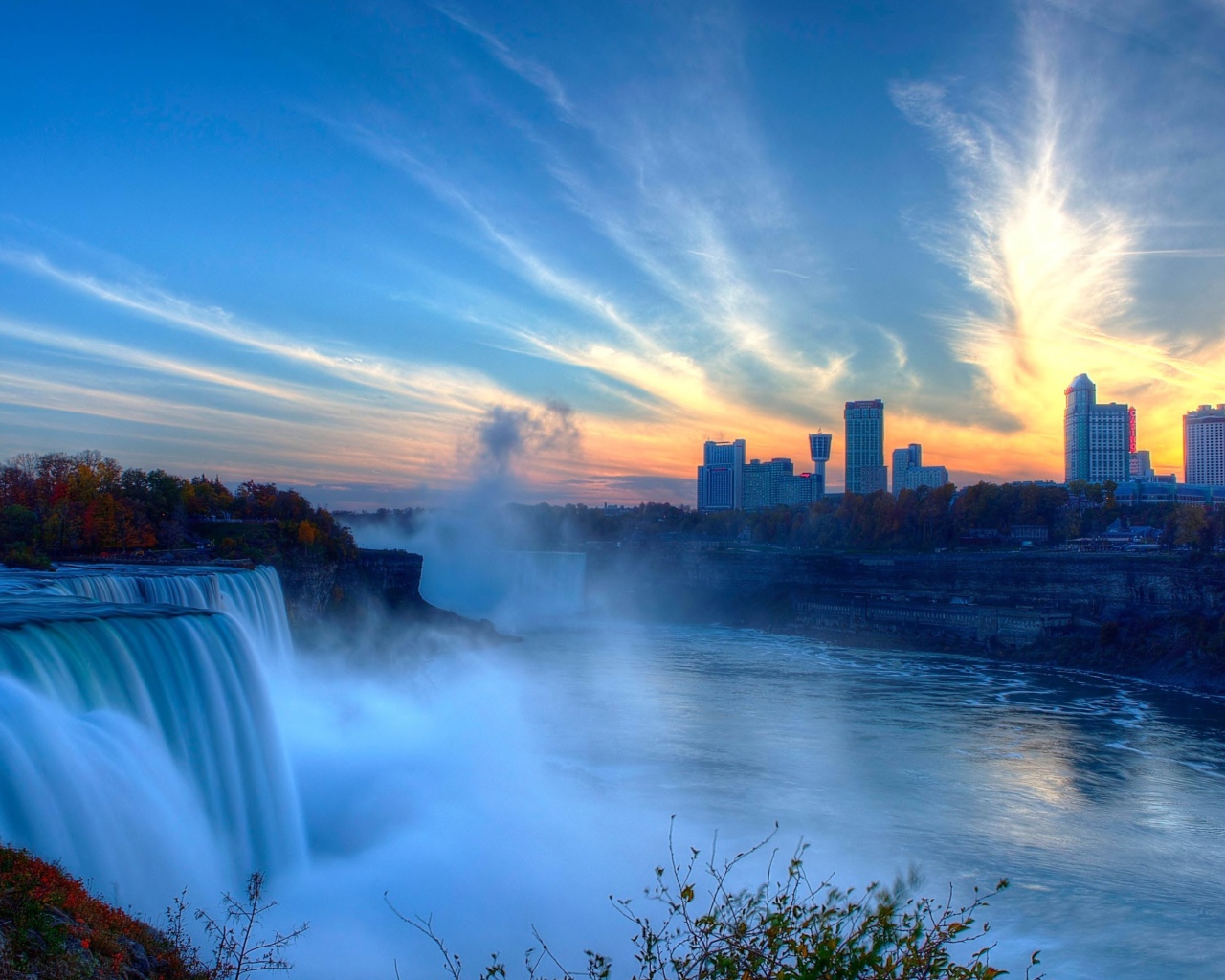 Ниагарский водопад под красивым небом