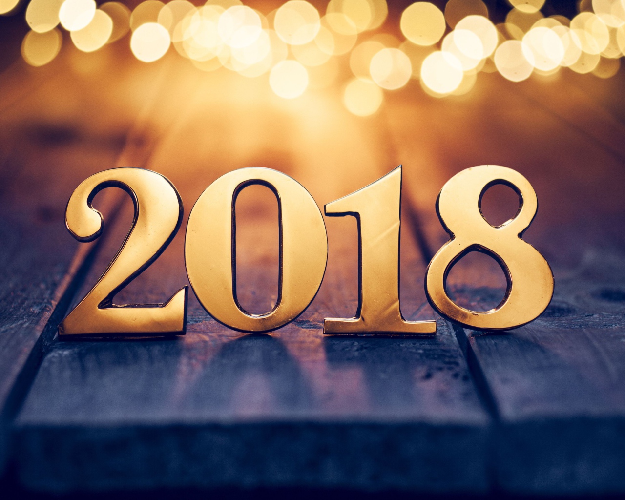 Золотые красивые цифры 2018 на Новый год